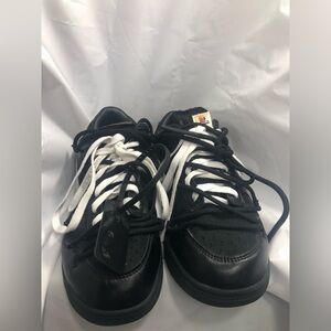 Nike x Off-White
Nike x Off-White Dunk low-top sneakers size 7